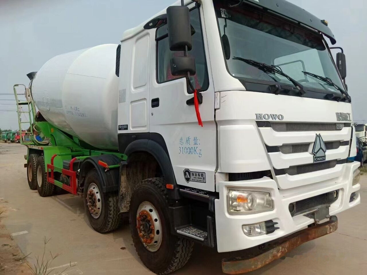 Sinotruk HOWO 8*4 Concrete mixer truck - Betongbil: bilde 2 Sinotruk HOWO 8*4 Concrete mixer truck - Betongbil: bilde 2