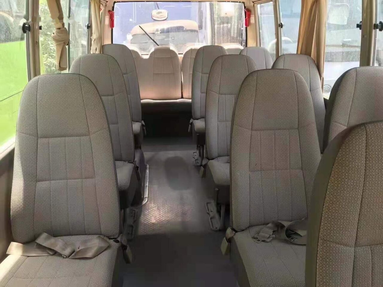 Toyota Coaster - Forstadsbus: bilde 2 Toyota Coaster - Forstadsbus: bilde 2