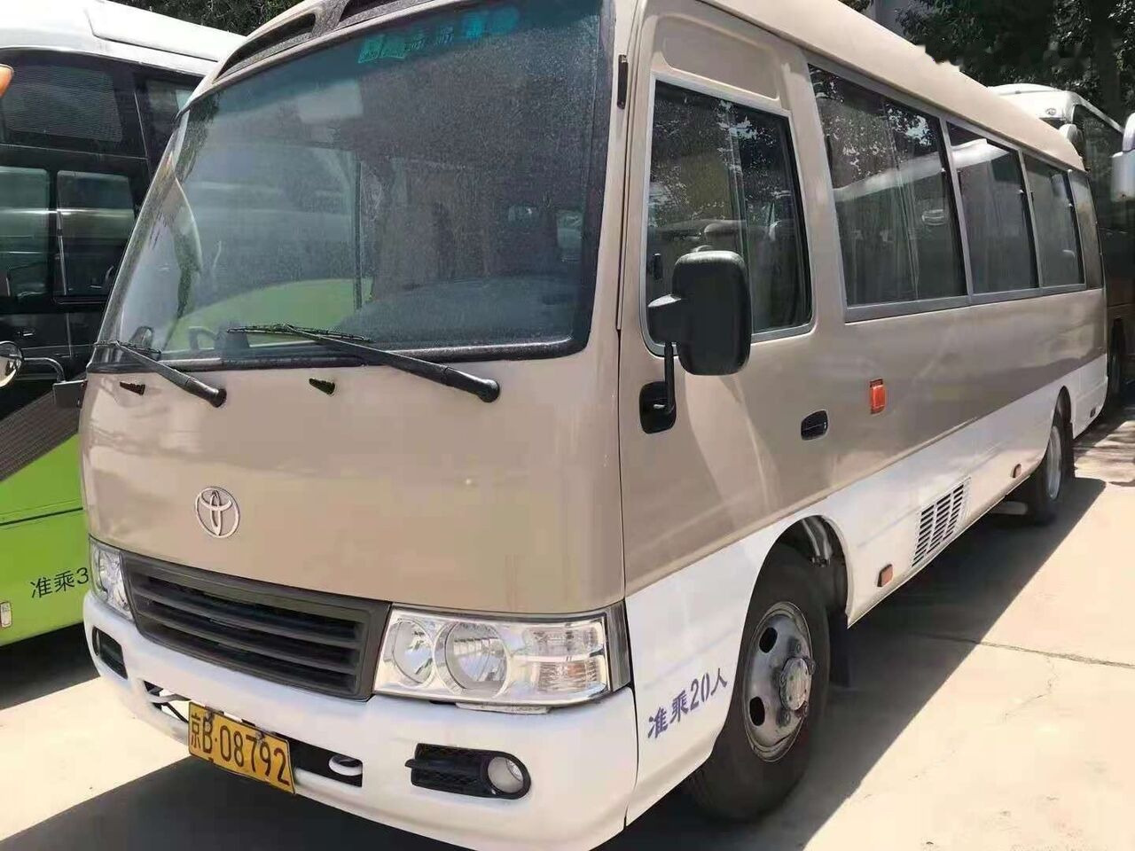 Toyota Coaster - Forstadsbus: bilde 1 Toyota Coaster - Forstadsbus: bilde 1