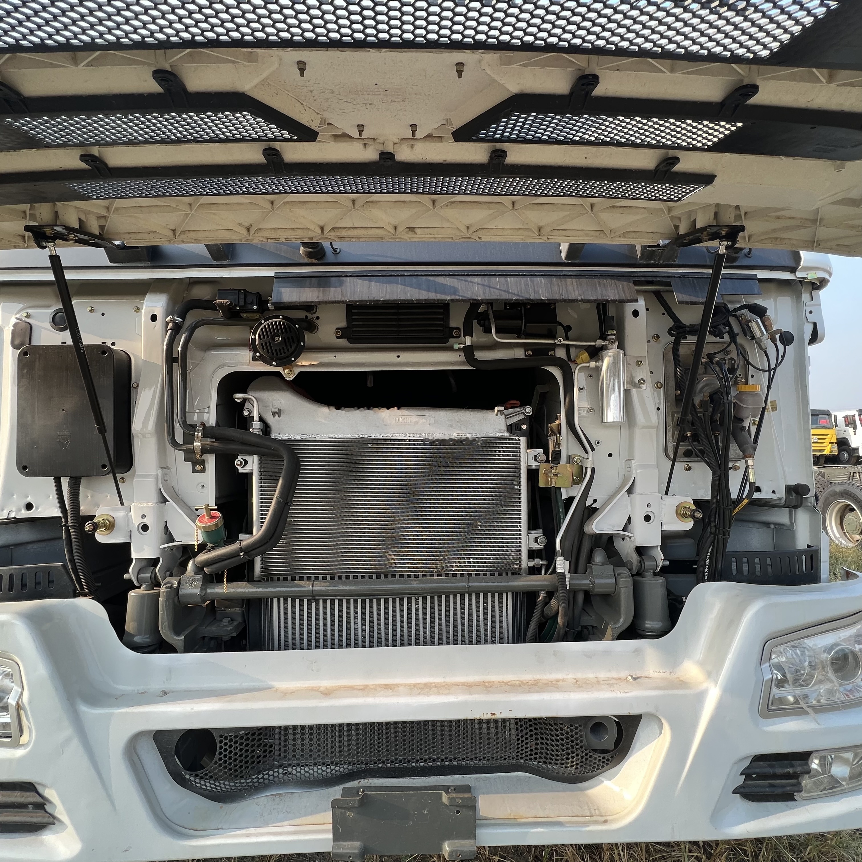 Sinotruk HOWO 371 Tractor - Trekkvogn: bilde 3 Sinotruk HOWO 371 Tractor - Trekkvogn: bilde 3