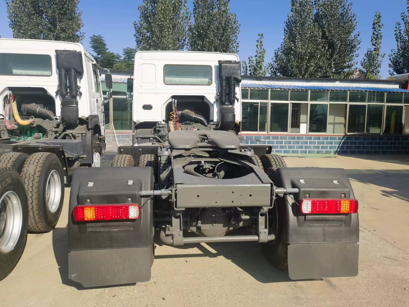 Sinotruk HOWO 371 Tractor - Trekkvogn: bilde 2 Sinotruk HOWO 371 Tractor - Trekkvogn: bilde 2