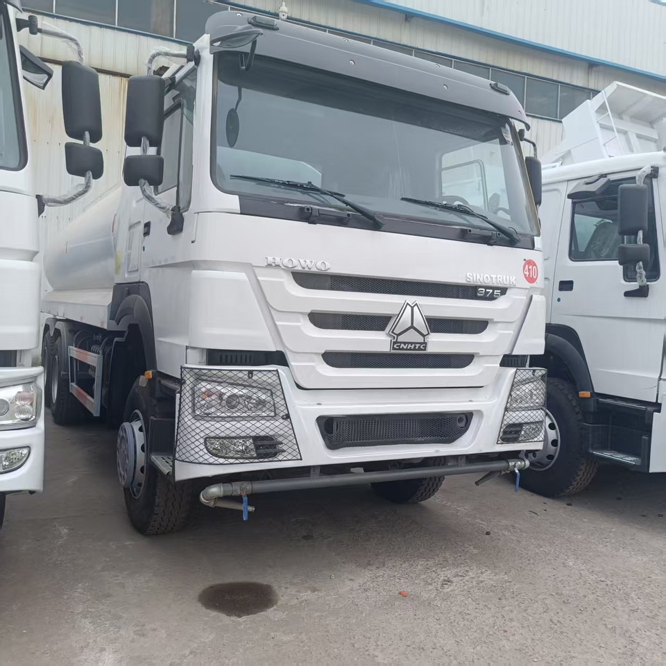 Sinotruk HOWO 375 6*4 Sprinkler - Utility-/ Spesiell maskin: bilde 4 Sinotruk HOWO 375 6*4 Sprinkler - Utility-/ Spesiell maskin: bilde 4