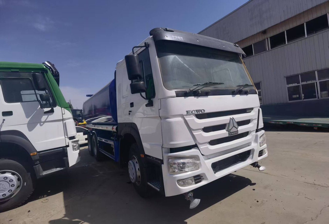 Sinotruk HOWO 6*4 Sprinkler - Utility-/ Spesiell maskin: bilde 3 Sinotruk HOWO 6*4 Sprinkler - Utility-/ Spesiell maskin: bilde 3