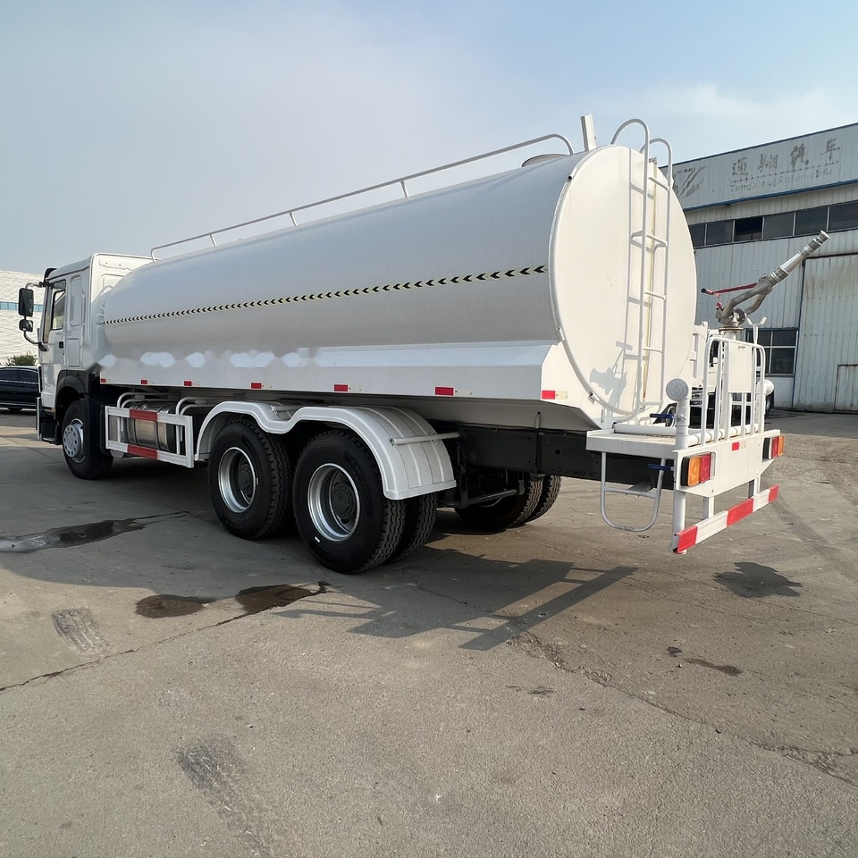 Sinotruk HOWO 6*4 sprinkler truck - Utility-/ Spesiell maskin: bilde 4 Sinotruk HOWO 6*4 sprinkler truck - Utility-/ Spesiell maskin: bilde 4