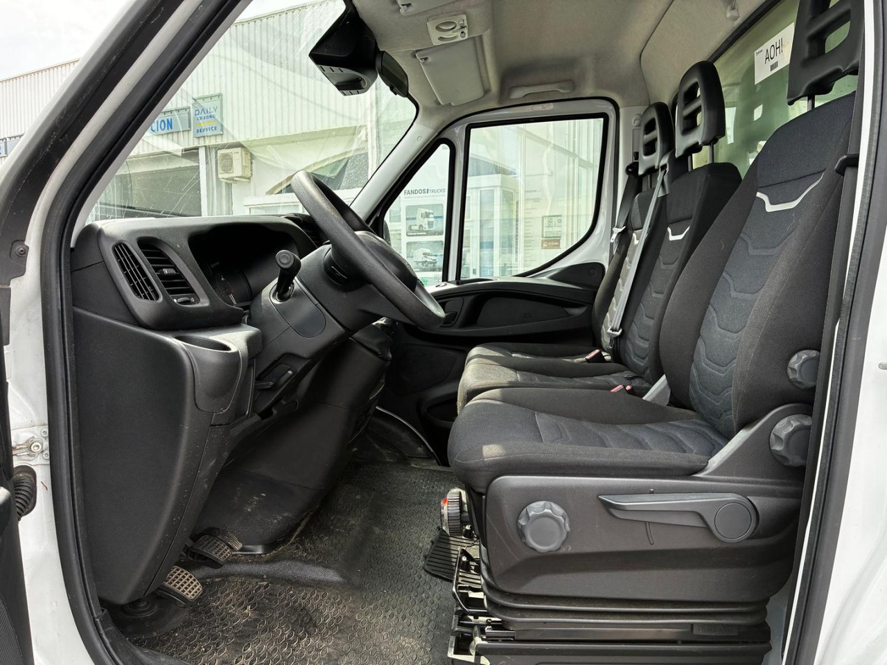 Varebil med skap Caja cerrada IVECO 35C16 20m3: bilde 6