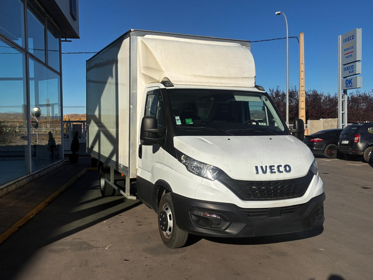 Caja cerrada IVECO 35C16 20m3 con puertas traseras - Varebil med skap: bilde 3 Caja cerrada IVECO 35C16 20m3 con puertas traseras - Varebil med skap: bilde 3