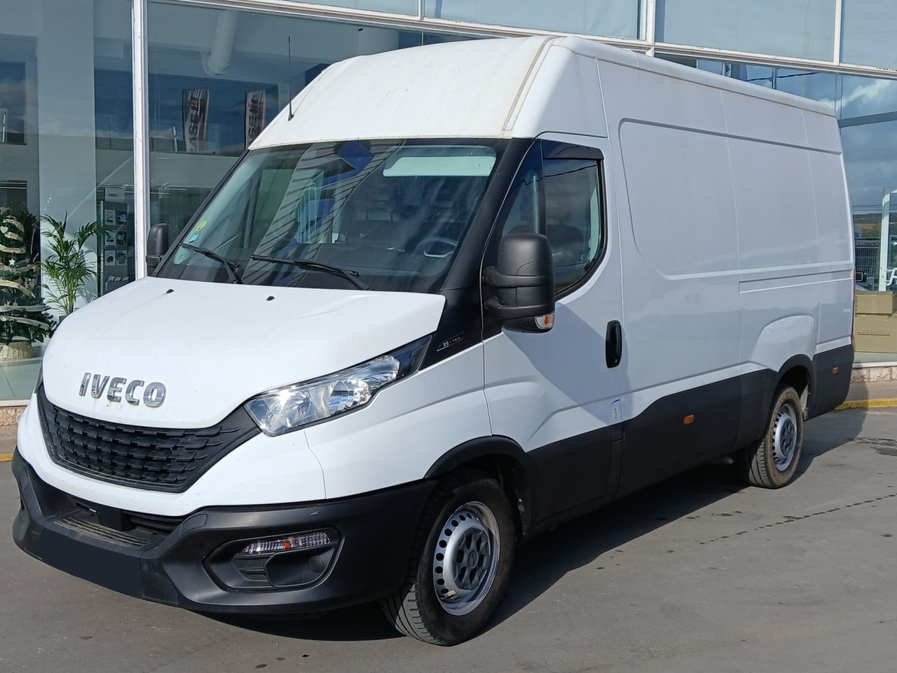 Kassebil Furgón IVECO 35S14 12m3: bilde 1