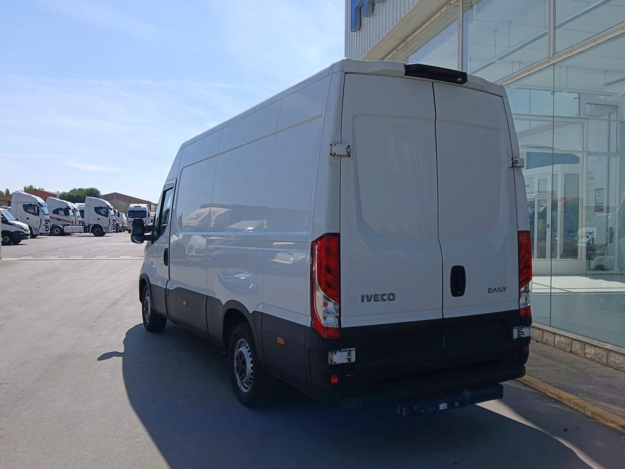 Furgón IVECO 35S16 V 12m3 - Kassebil: bilde 4 Furgón IVECO 35S16 V 12m3 - Kassebil: bilde 4