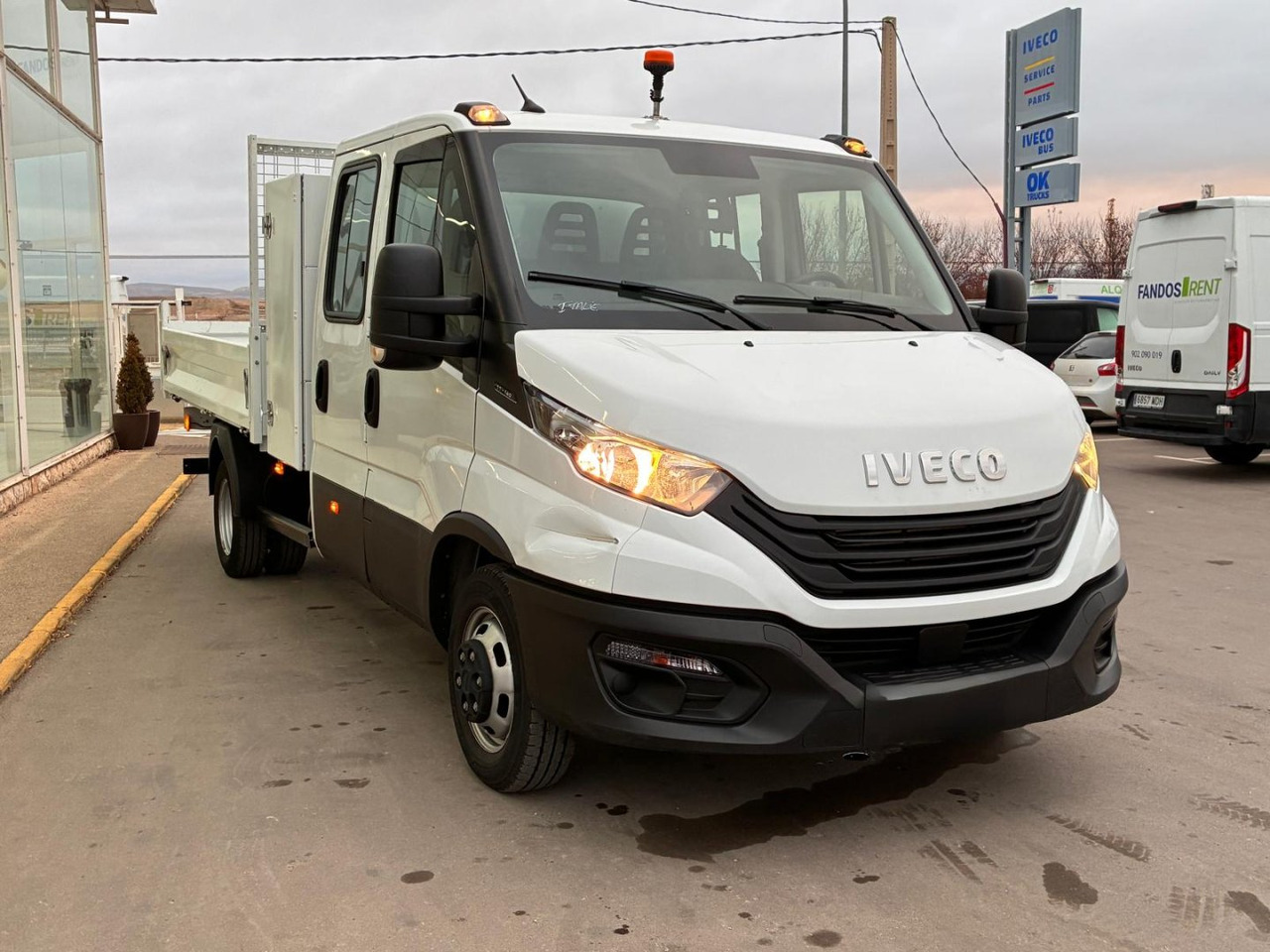 Volquete/Dumper IVECO 35C14 CAJA BASCULANTE DOBLE CABINA - Varebil med tipp, Varebil med dobbelt førerhus: bilde 3 Volquete/Dumper IVECO 35C14 CAJA BASCULANTE DOBLE CABINA - Varebil med tipp, Varebil med dobbelt førerhus: bilde 3