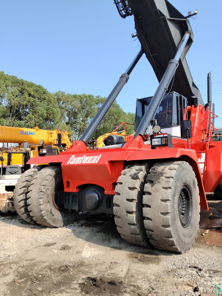 FANTUZZI CS45KM 45 ton - Reachstackere: bilde 4 FANTUZZI CS45KM 45 ton - Reachstackere: bilde 4