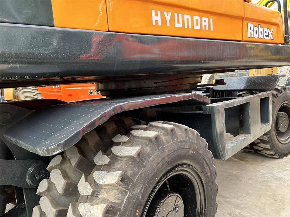 HYUNDAI 210W-9 - Hjulgraver: bilde 4 HYUNDAI 210W-9 - Hjulgraver: bilde 4