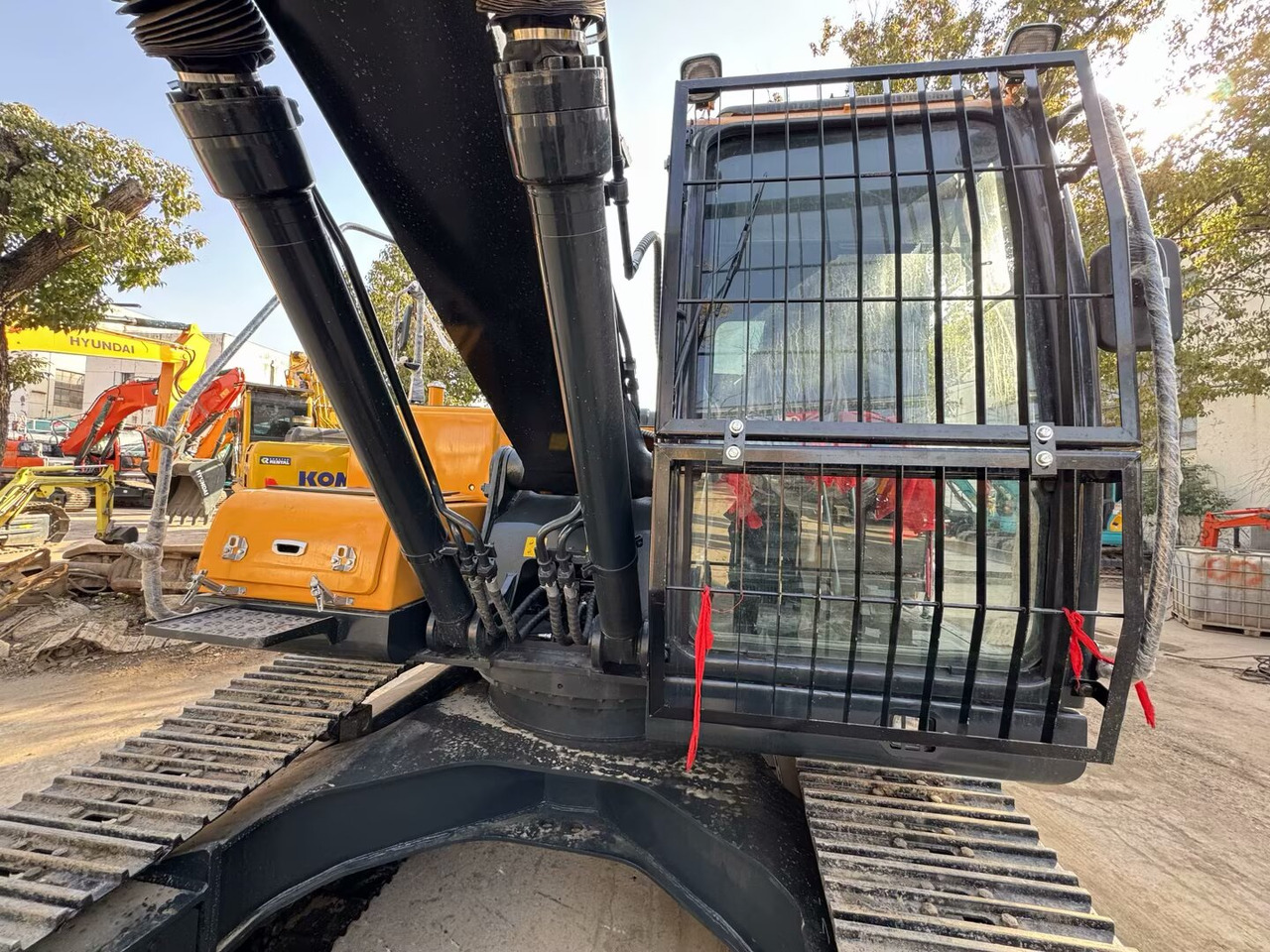 HYUNDAI 220LC-9S 220LC-9T - Beltegraver: bilde 1 HYUNDAI 220LC-9S 220LC-9T - Beltegraver: bilde 1