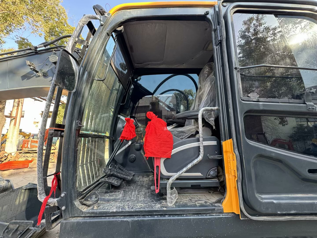 HYUNDAI 220LC-9S 220LC-9T - Beltegraver: bilde 2 HYUNDAI 220LC-9S 220LC-9T - Beltegraver: bilde 2