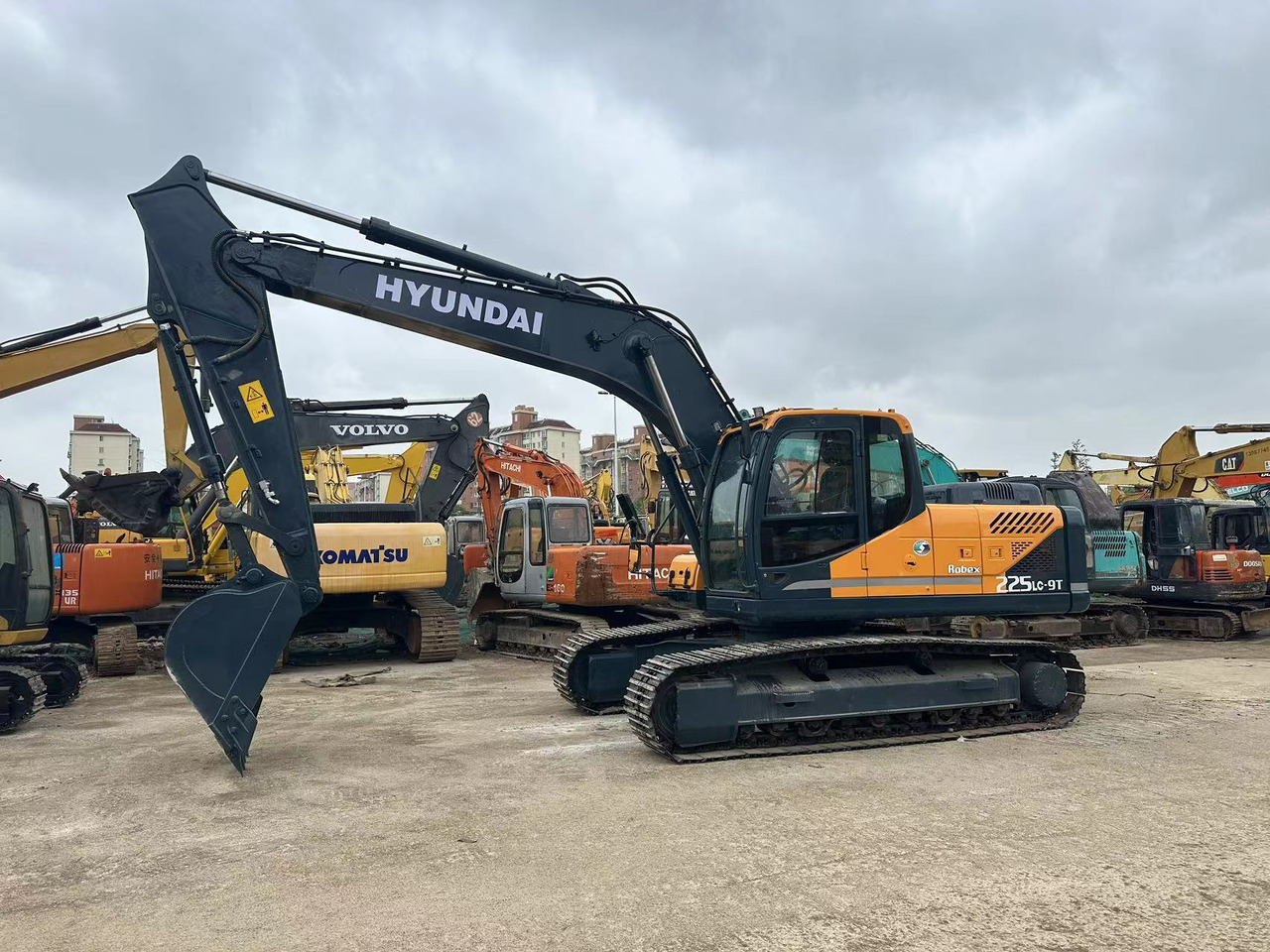 HYUNDAI 225 LC - 9 T Hyundai R 225LC-9T - Beltegraver: bilde 1 HYUNDAI 225 LC - 9 T Hyundai R 225LC-9T - Beltegraver: bilde 1