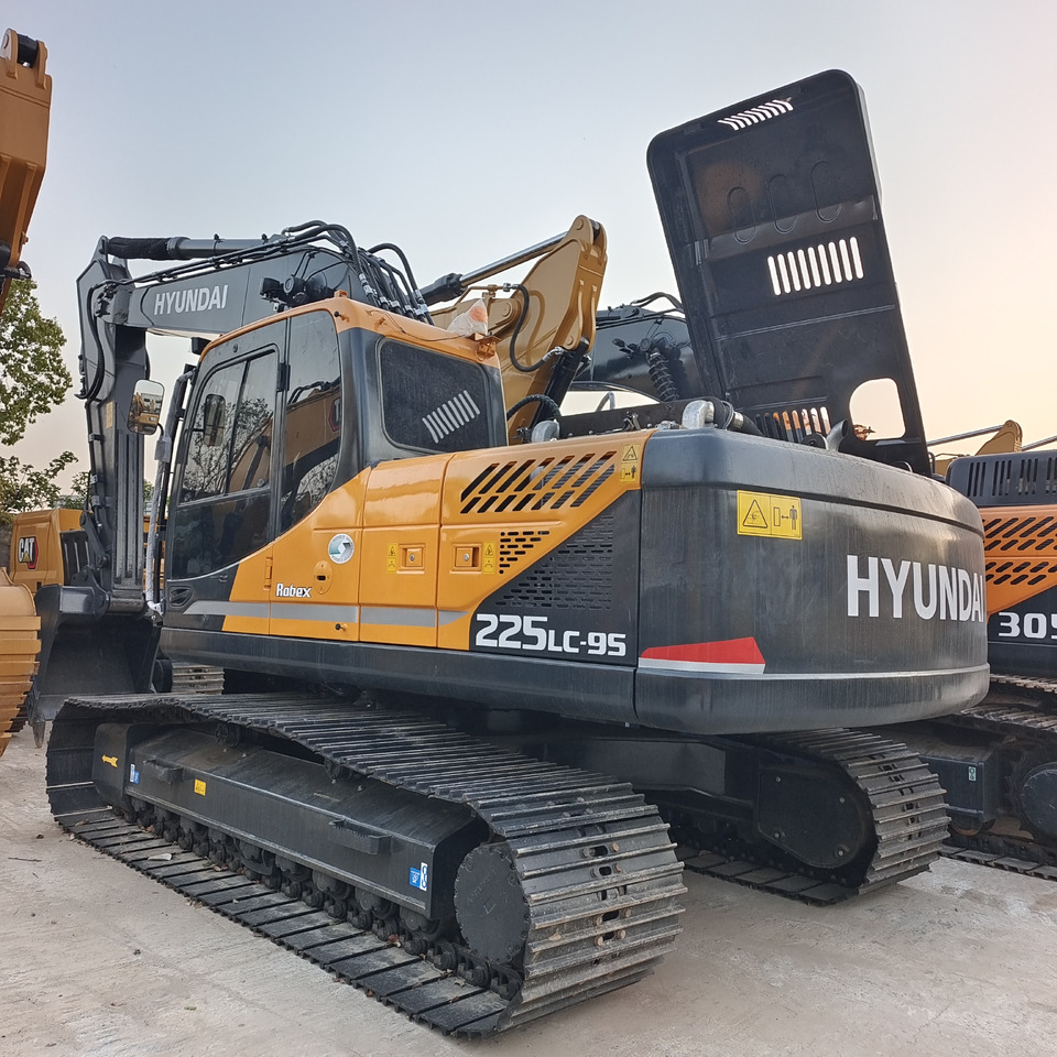 HYUNDAI 225 LC - 9 T - Beltegraver: bilde 1 HYUNDAI 225 LC - 9 T - Beltegraver: bilde 1