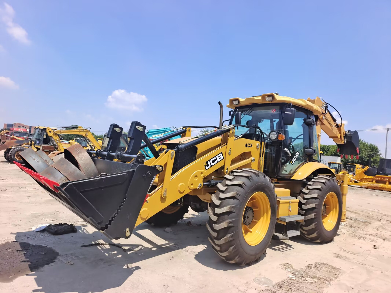 JCB 4CX 4*4 DRIVE BRAND NEW - Traktorgraver: bilde 1 JCB 4CX 4*4 DRIVE BRAND NEW - Traktorgraver: bilde 1