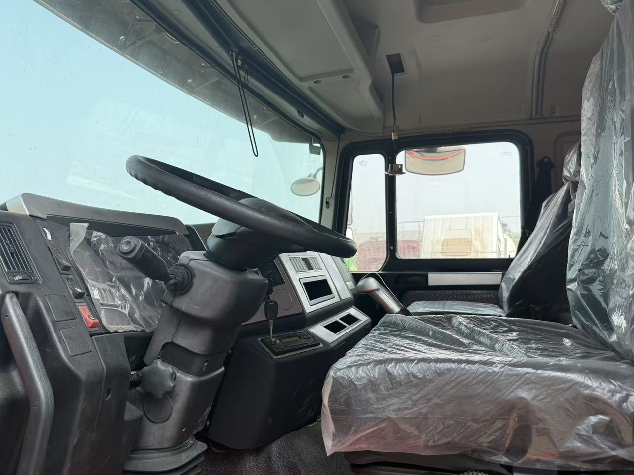 SHACMAN F3000 8*4 - Tippbil: bilde 2 SHACMAN F3000 8*4 - Tippbil: bilde 2