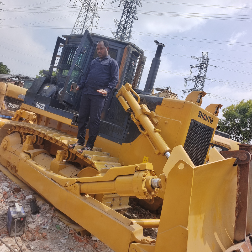 SHANTUI SD22 with Grass Fork for Efficient Brush Clearing - Bulldozer: bilde 4 SHANTUI SD22 with Grass Fork for Efficient Brush Clearing - Bulldozer: bilde 4