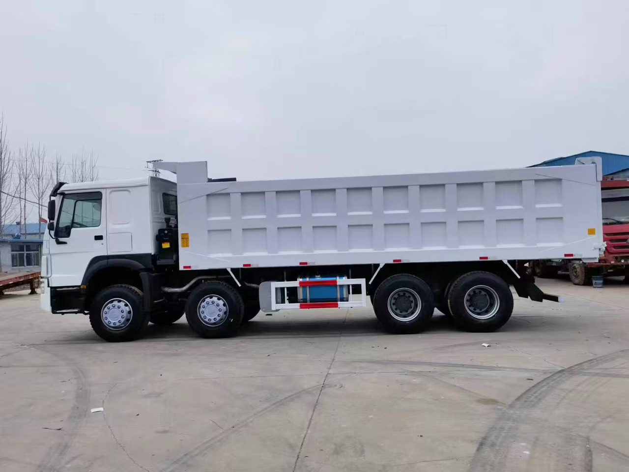 SINOTRUK HOWO 371 375 380 400 420 460 HP 8*4 DUMP TRUCK - Tippbil: bilde 3 SINOTRUK HOWO 371 375 380 400 420 460 HP 8*4 DUMP TRUCK - Tippbil: bilde 3