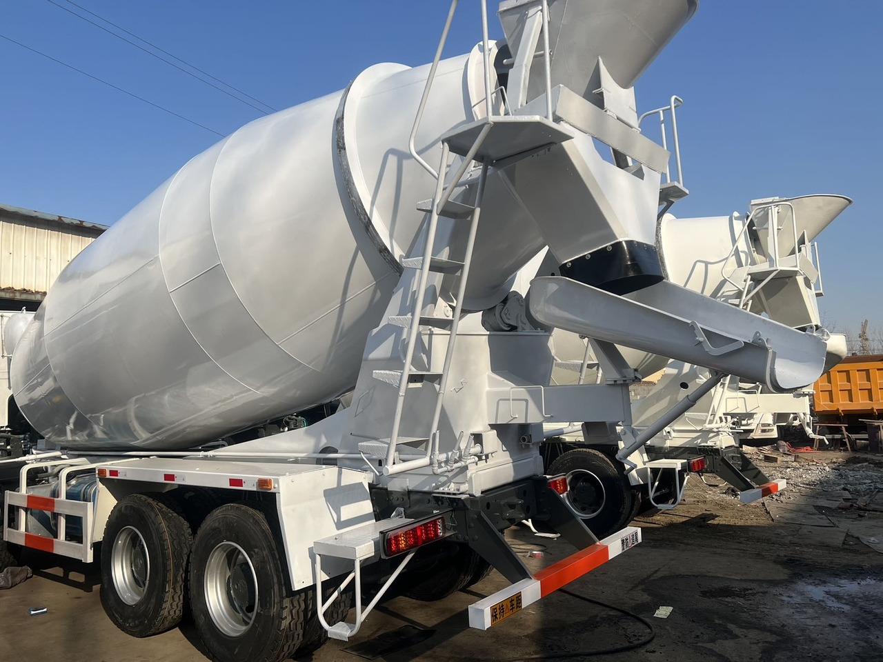 SINOTRUK HOWO 371 8X4 16 Cubic Meter SINOTRUK Howo Concrete Mixer Truck - Betongblander: bilde 5 SINOTRUK HOWO 371 8X4 16 Cubic Meter SINOTRUK Howo Concrete Mixer Truck - Betongblander: bilde 5