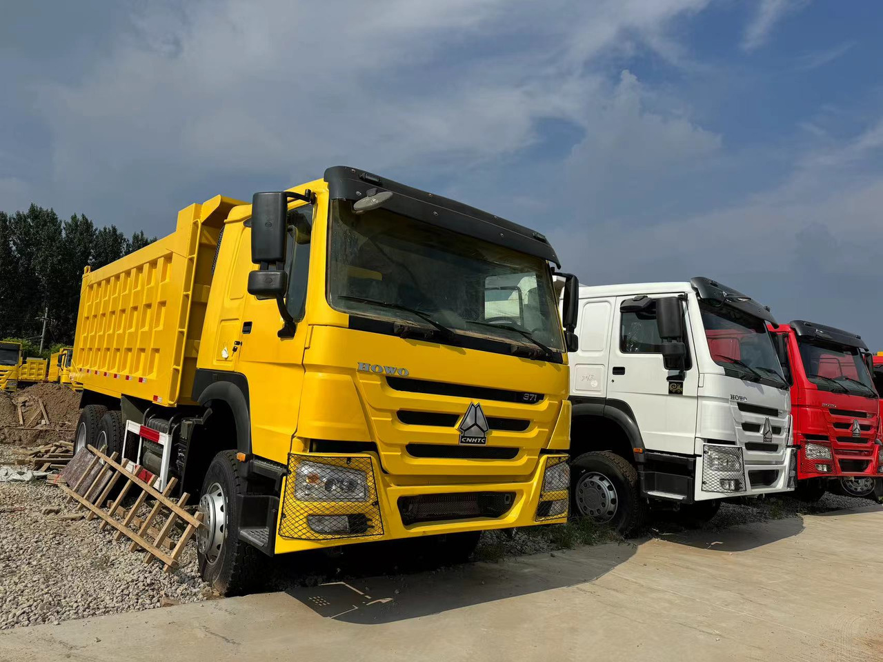 SINOTRUK HOWO 6*4 8*4 DUMP TRUCK - Tippbil: bilde 2 SINOTRUK HOWO 6*4 8*4 DUMP TRUCK - Tippbil: bilde 2