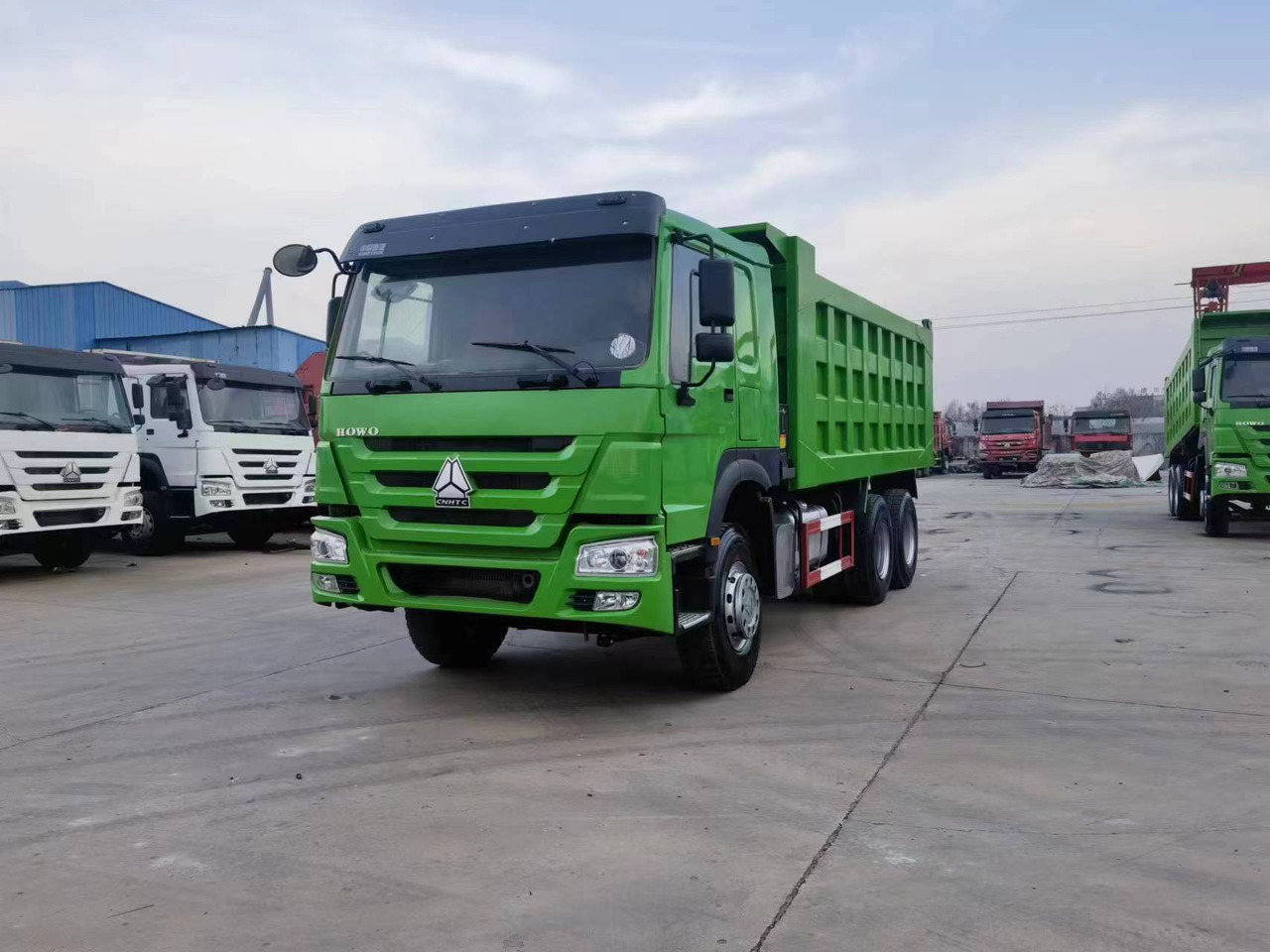 SINOTRUK HOWO 6*4 8*4 DUMP TRUCK - Tippbil: bilde 2 SINOTRUK HOWO 6*4 8*4 DUMP TRUCK - Tippbil: bilde 2