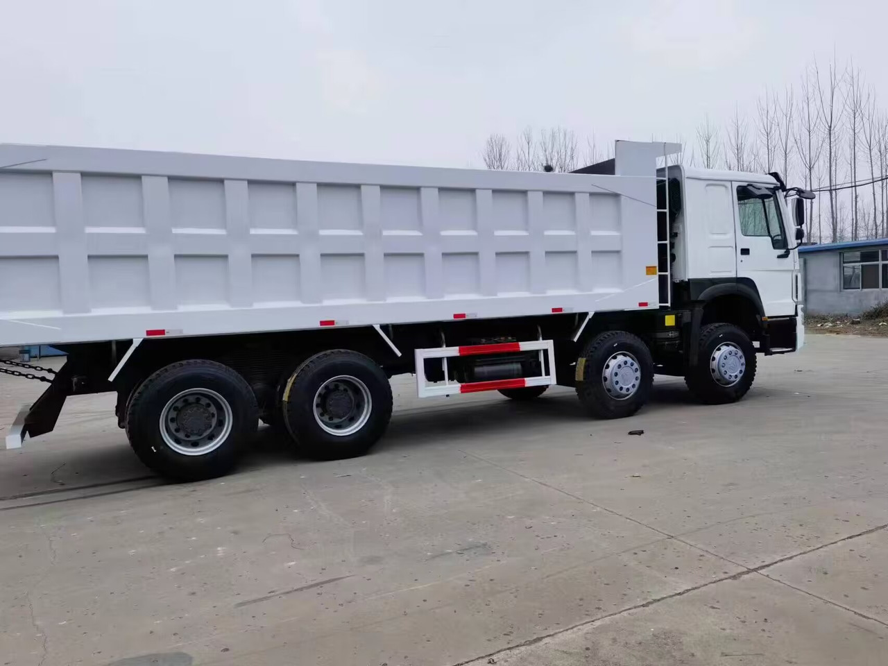 SINOTRUK HOWO 8*4 6*4 dump truck - Tippbil: bilde 1 SINOTRUK HOWO 8*4 6*4 dump truck - Tippbil: bilde 1