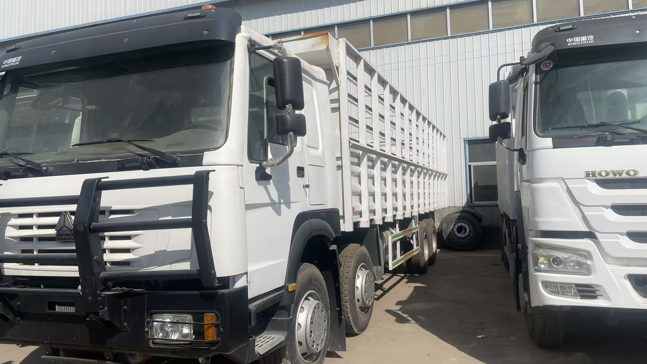 SINOTRUK HOWO 8*4 WITH FENCE DUMP TRUCK LIVESTOCK TRUCK - Tippbil: bilde 3 SINOTRUK HOWO 8*4 WITH FENCE DUMP TRUCK LIVESTOCK TRUCK - Tippbil: bilde 3