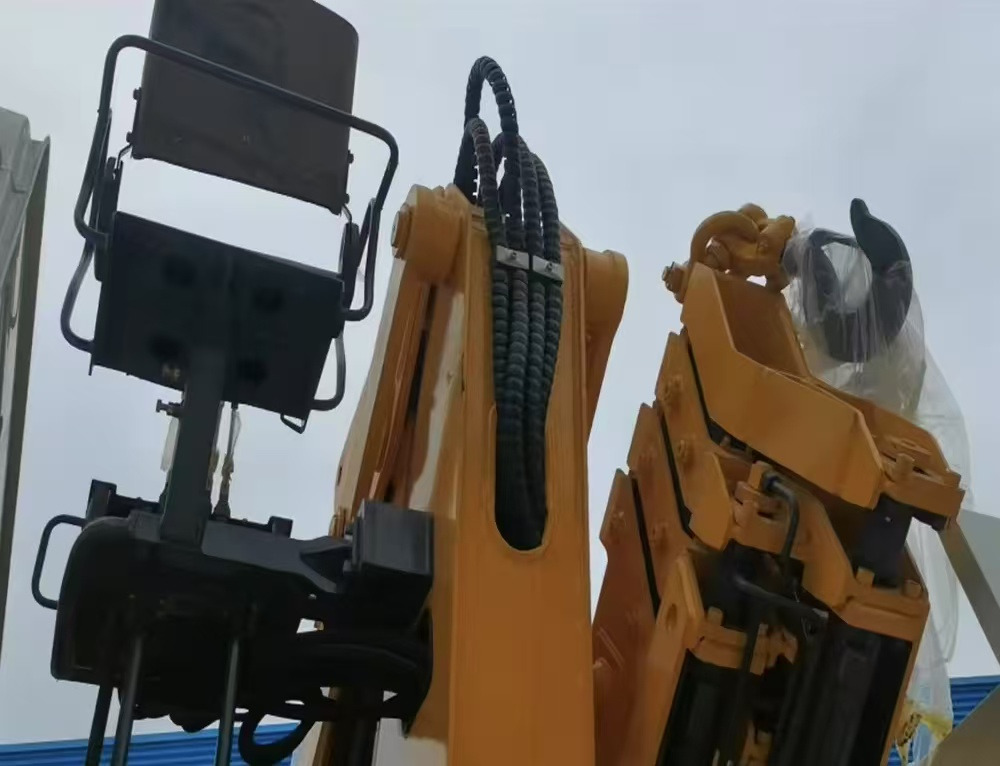 SINOTRUK HOWO 8 TON Knuckle boom truck-mounted crane - Kranbil: bilde 3 SINOTRUK HOWO 8 TON Knuckle boom truck-mounted crane - Kranbil: bilde 3