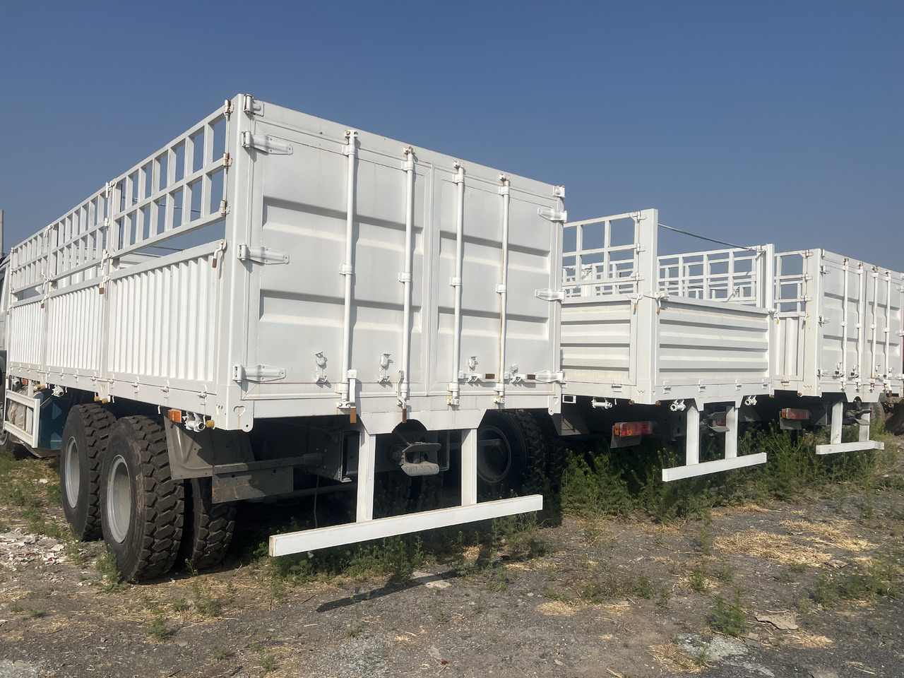 SINOTRUK HOWO DUMP TRUCK LIVESTOCK TRUCK WITH FENCE 371 380 400 420 460 HP - Dyretransport lastebil: bilde 1 SINOTRUK HOWO DUMP TRUCK LIVESTOCK TRUCK WITH FENCE 371 380 400 420 460 HP - Dyretransport lastebil: bilde 1