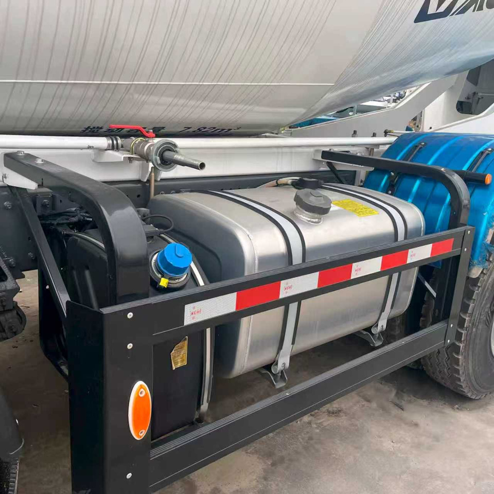 SINOTRUK HOWO TX350 EURO V Stage 5 - Betongbil: bilde 4 SINOTRUK HOWO TX350 EURO V Stage 5 - Betongbil: bilde 4