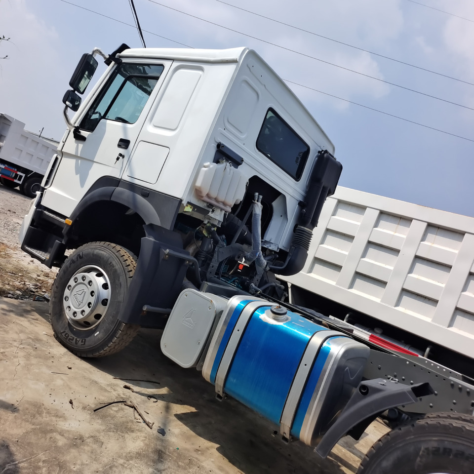 SINOTRUK HOWO 371 375 TRACOR HEAD - Trekkvogn: bilde 1 SINOTRUK HOWO 371 375 TRACOR HEAD - Trekkvogn: bilde 1