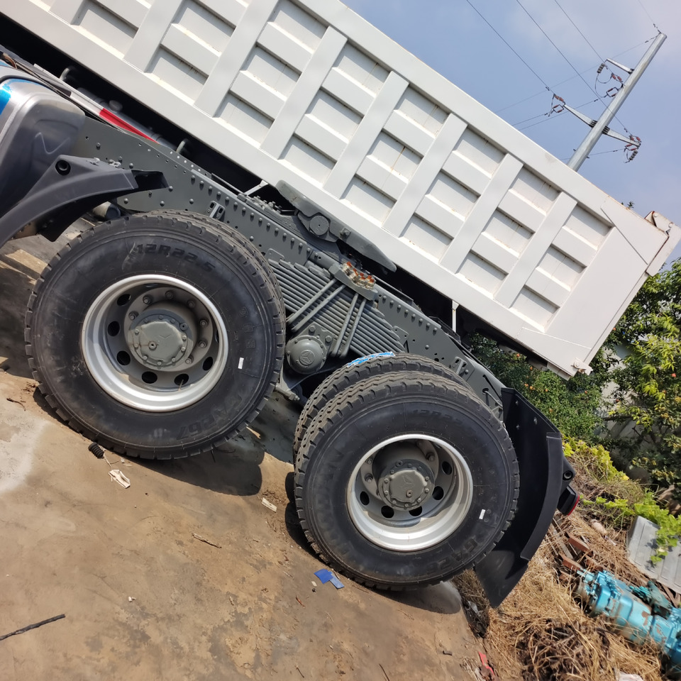 SINOTRUK HOWO 371 6*4 TRACTOR HEAD - Trekkvogn: bilde 3 SINOTRUK HOWO 371 6*4 TRACTOR HEAD - Trekkvogn: bilde 3
