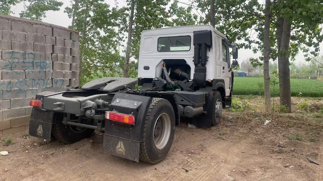 SINOTRUK HOWO 375 4*2 TRACTOR HEAD 371 380 400 420 HP 6*4 8*4 - Trekkvogn: bilde 1 SINOTRUK HOWO 375 4*2 TRACTOR HEAD 371 380 400 420 HP 6*4 8*4 - Trekkvogn: bilde 1