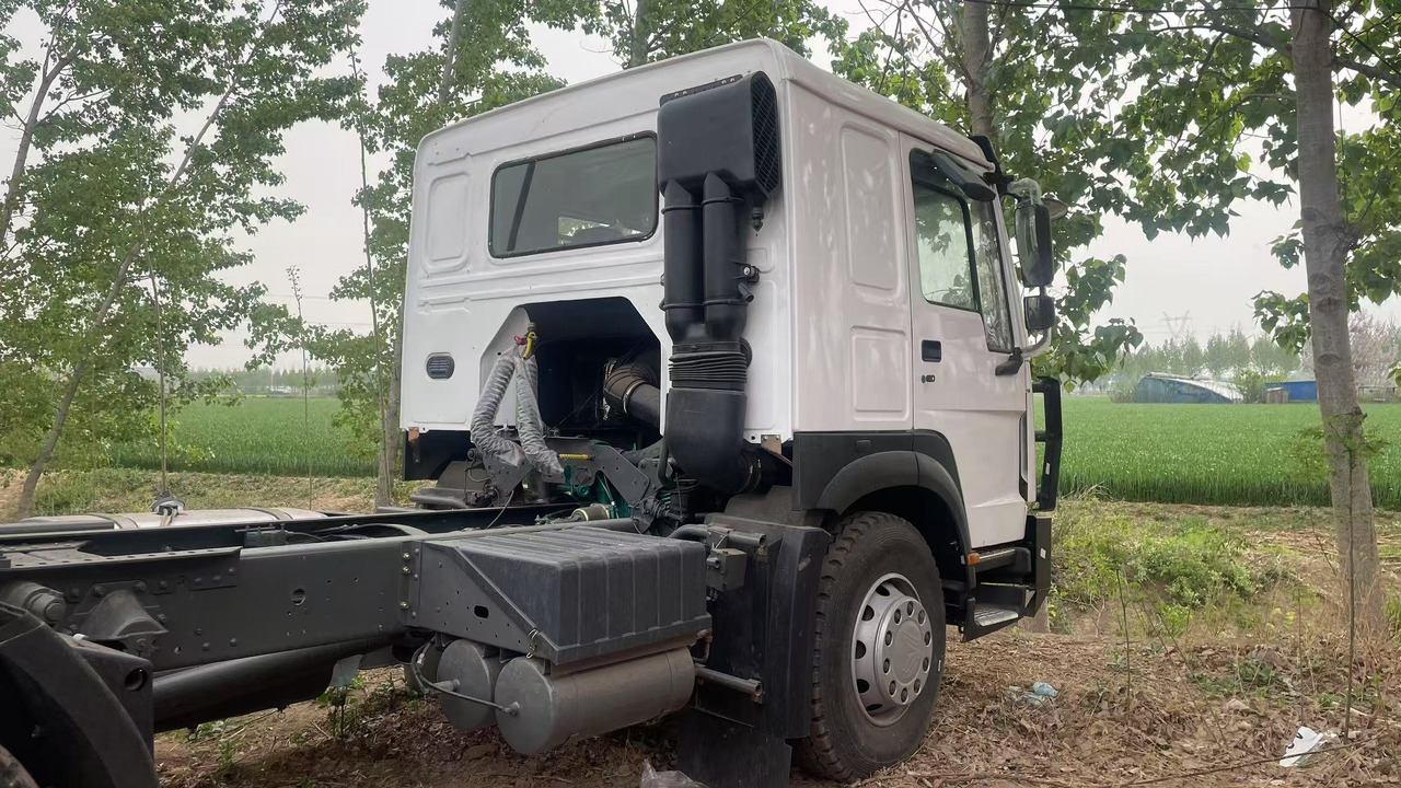 SINOTRUK HOWO 375 4*2 TRACTOR HEAD 371 380 400 420 HP 6*4 8*4 - Trekkvogn: bilde 4 SINOTRUK HOWO 375 4*2 TRACTOR HEAD 371 380 400 420 HP 6*4 8*4 - Trekkvogn: bilde 4