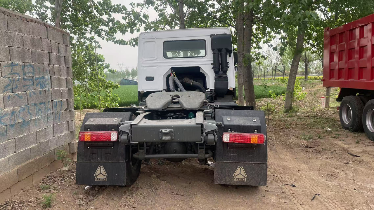 SINOTRUK HOWO 4*2 TRACTOR HEAD 371 375 380 400 420 HP - Trekkvogn: bilde 3 SINOTRUK HOWO 4*2 TRACTOR HEAD 371 375 380 400 420 HP - Trekkvogn: bilde 3
