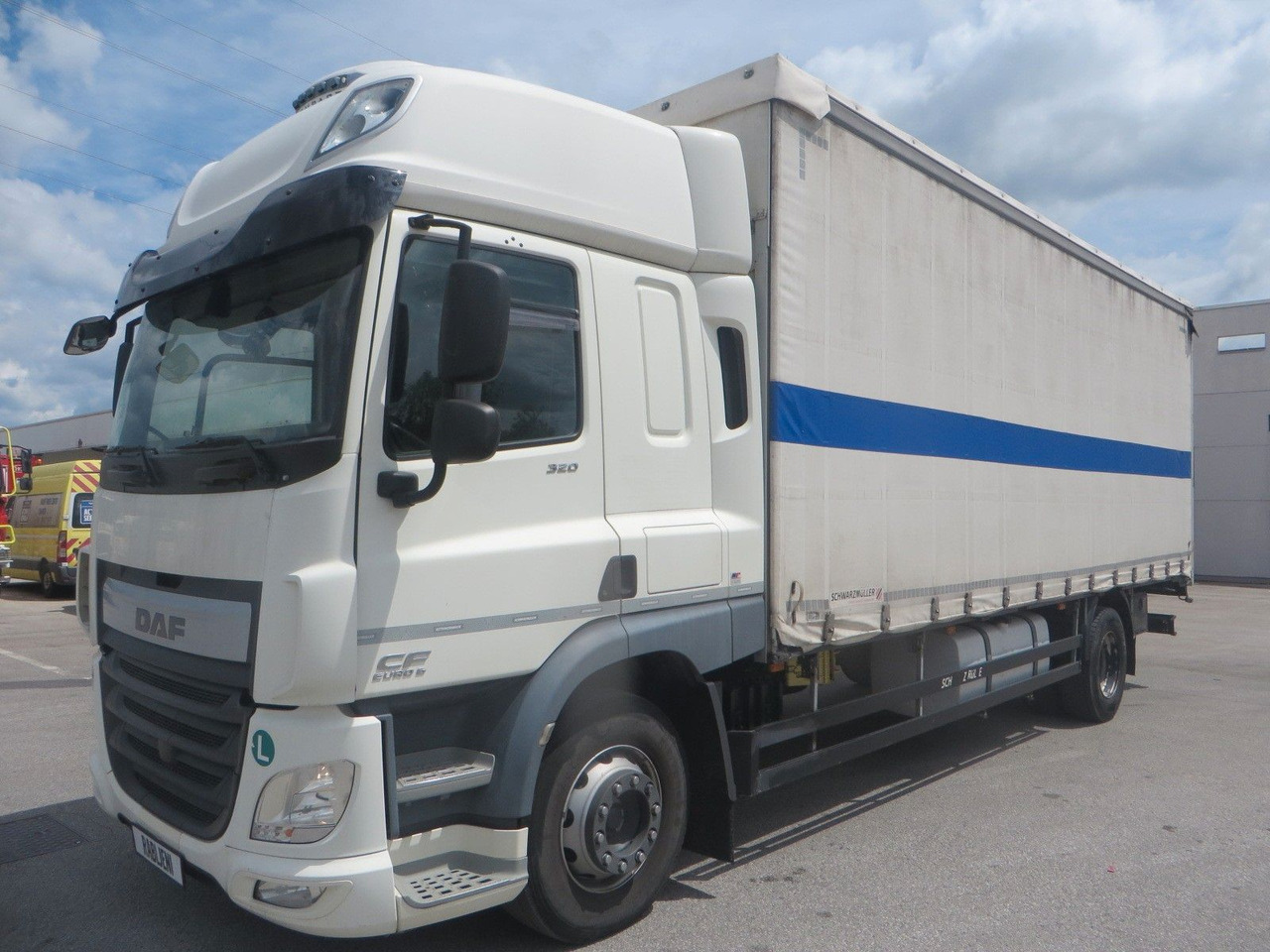 DAF CF320 4x2 18T Curtainside 7.70m - Kapellbil: bilde 1 DAF CF320 4x2 18T Curtainside 7.70m - Kapellbil: bilde 1