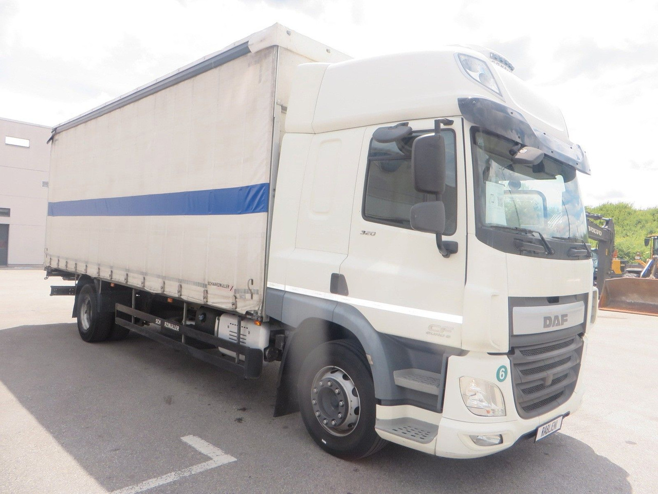 DAF CF320 4x2 18T Curtainside 7.70m - Kapellbil: bilde 2 DAF CF320 4x2 18T Curtainside 7.70m - Kapellbil: bilde 2