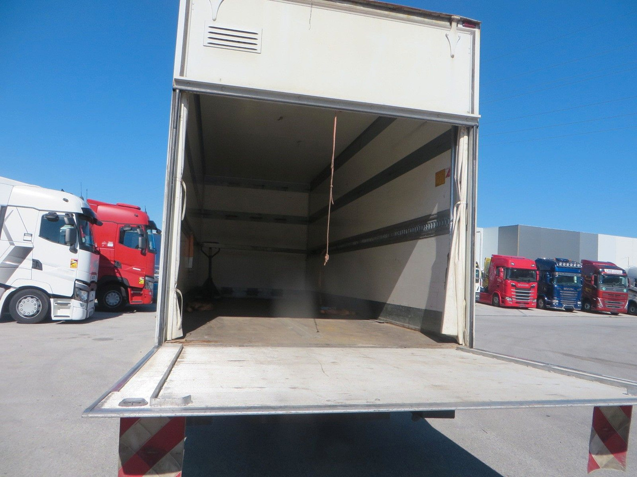 Mercedes-Benz Atego 1024 Box body with tail lift - Skapbil: bilde 5 Mercedes-Benz Atego 1024 Box body with tail lift - Skapbil: bilde 5