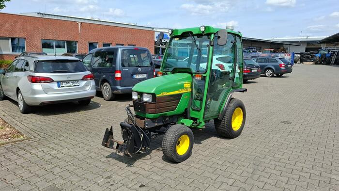 John Deere 4010 HST - Traktor: bilde 1 John Deere 4010 HST - Traktor: bilde 1