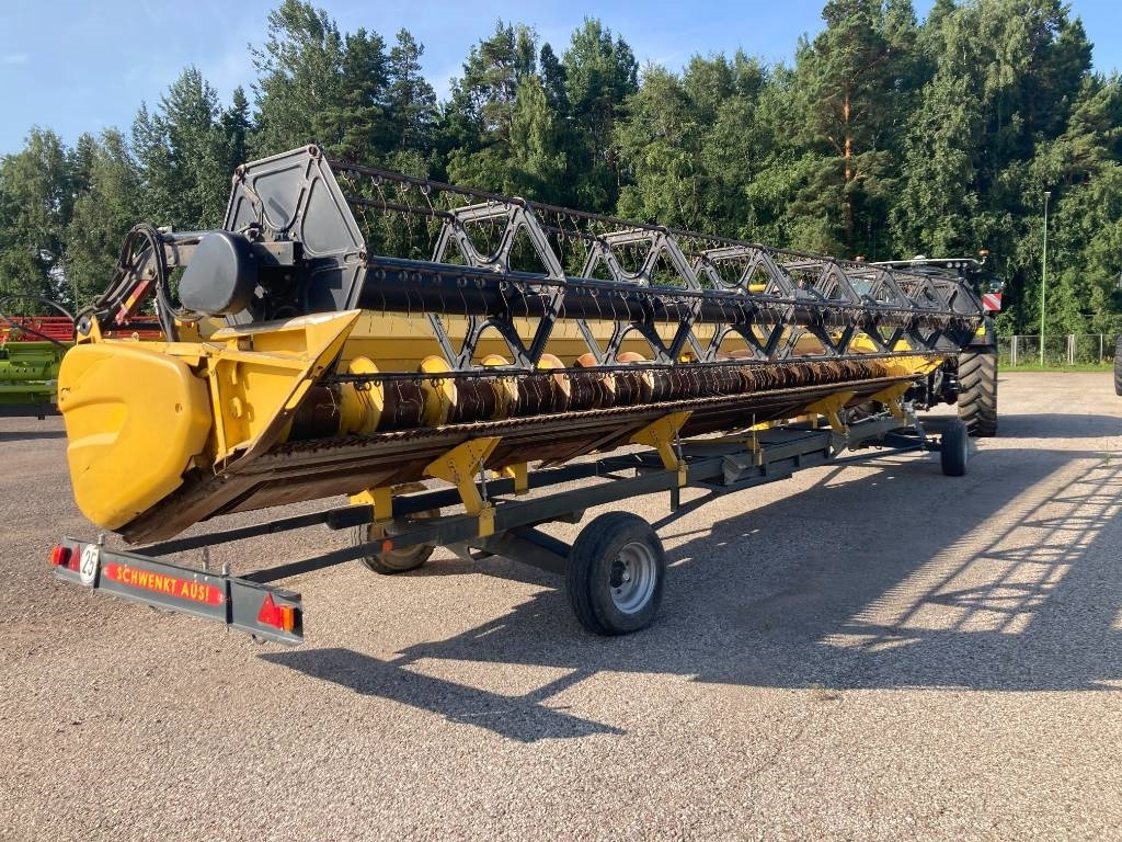 Skurtresker New Holland CR 9090: bilde 16 Skurtresker New Holland CR 9090: bilde 16