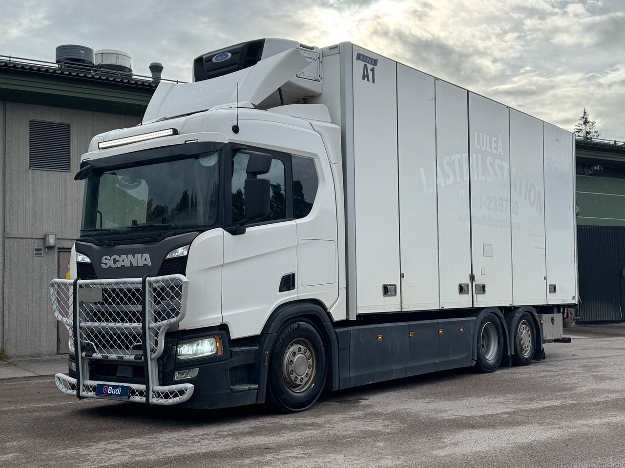 Kylbil Scania R450 B 6X2*4 NB -2017 | Carrier | Full-luft - Lastebil med kjøl: bilde 1 Kylbil Scania R450 B 6X2*4 NB -2017 | Carrier | Full-luft - Lastebil med kjøl: bilde 1