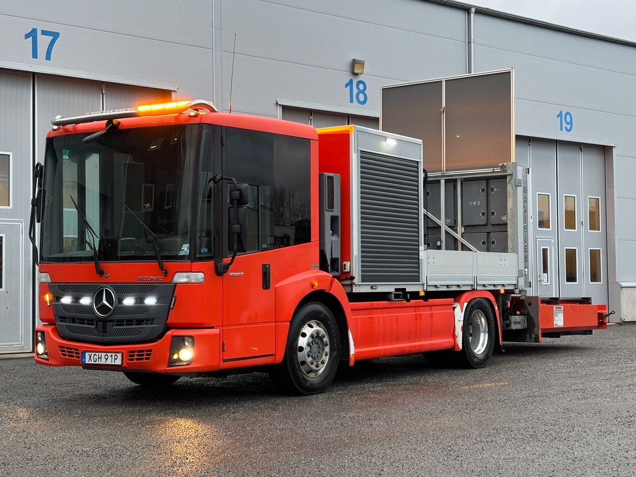 TMA-bil Mercedes-Benz Econic 1827 4x2 -2019 | Hiab kran - Planbil: bilde 1 TMA-bil Mercedes-Benz Econic 1827 4x2 -2019 | Hiab kran - Planbil: bilde 1
