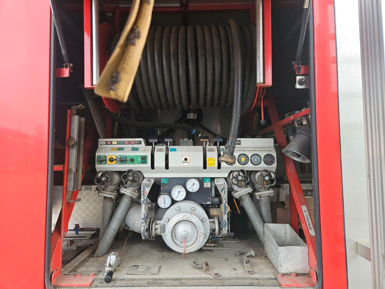 MAN KAT 6x6 Tanklöschfahrzeug - Tankbil: bilde 5 MAN KAT 6x6 Tanklöschfahrzeug - Tankbil: bilde 5