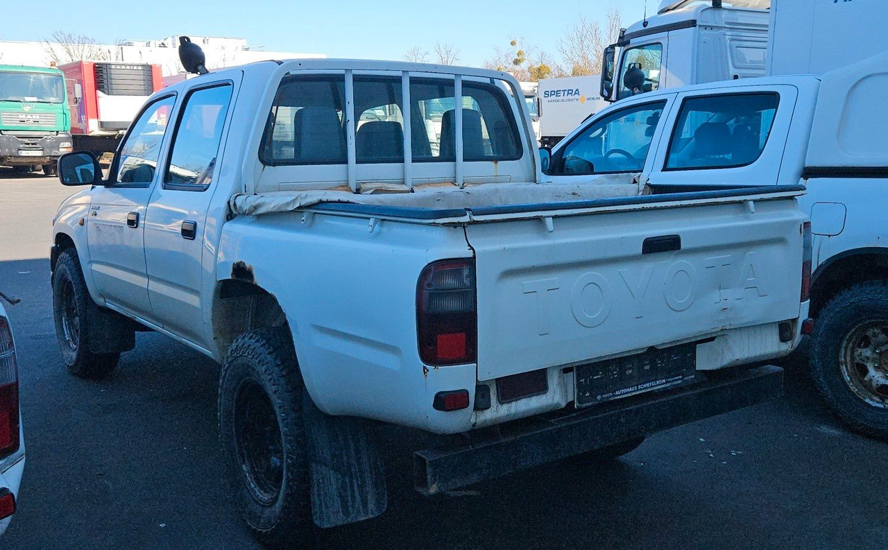 Toyota Hilux Double Cab 4x4 - SUV: bilde 4 Toyota Hilux Double Cab 4x4 - SUV: bilde 4