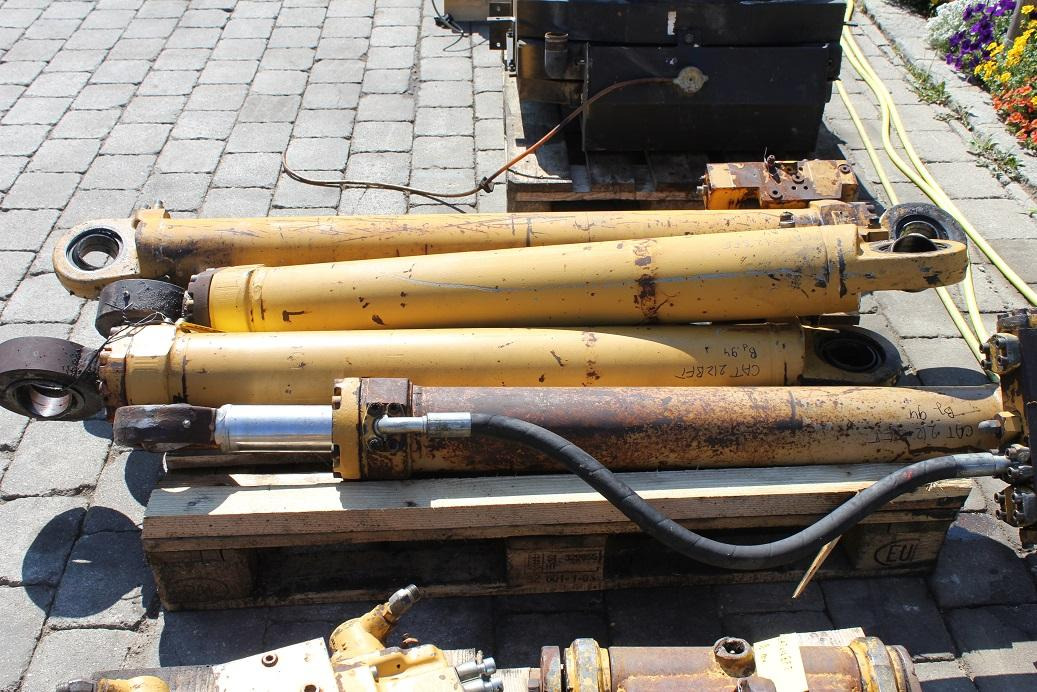 Caterpillar 212 BFT - Hydraulisk sylinder for Bygg og anlegg: bilde 1 Caterpillar 212 BFT - Hydraulisk sylinder for Bygg og anlegg: bilde 1