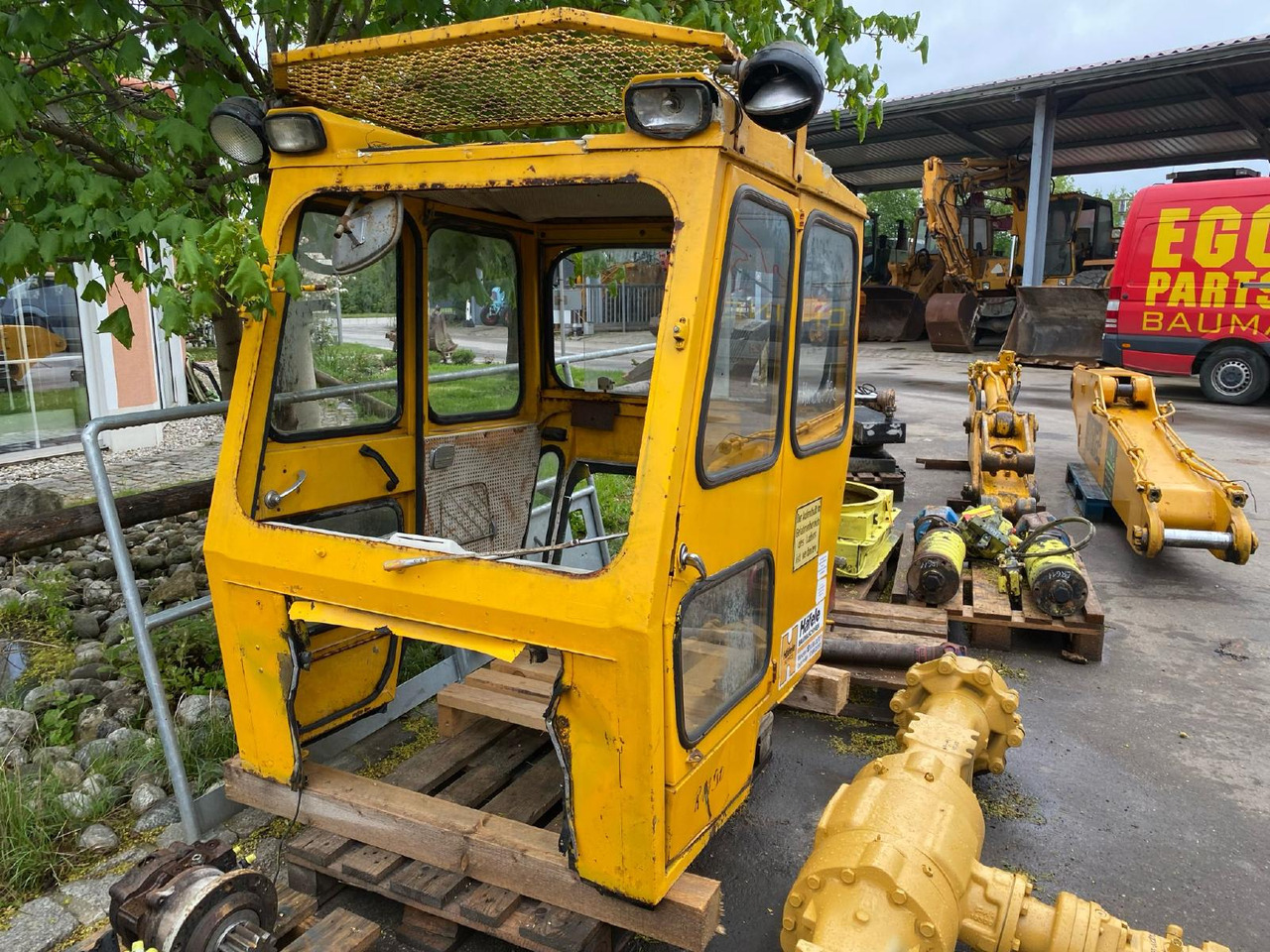 Hanomag 33 C - Førerhus for Bygg og anlegg: bilde 1 Hanomag 33 C - Førerhus for Bygg og anlegg: bilde 1