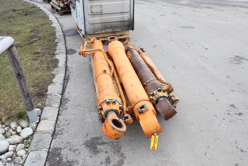 Hitachi FH 220 LC - Hydraulisk sylinder for Bygg og anlegg: bilde 2 Hitachi FH 220 LC - Hydraulisk sylinder for Bygg og anlegg: bilde 2