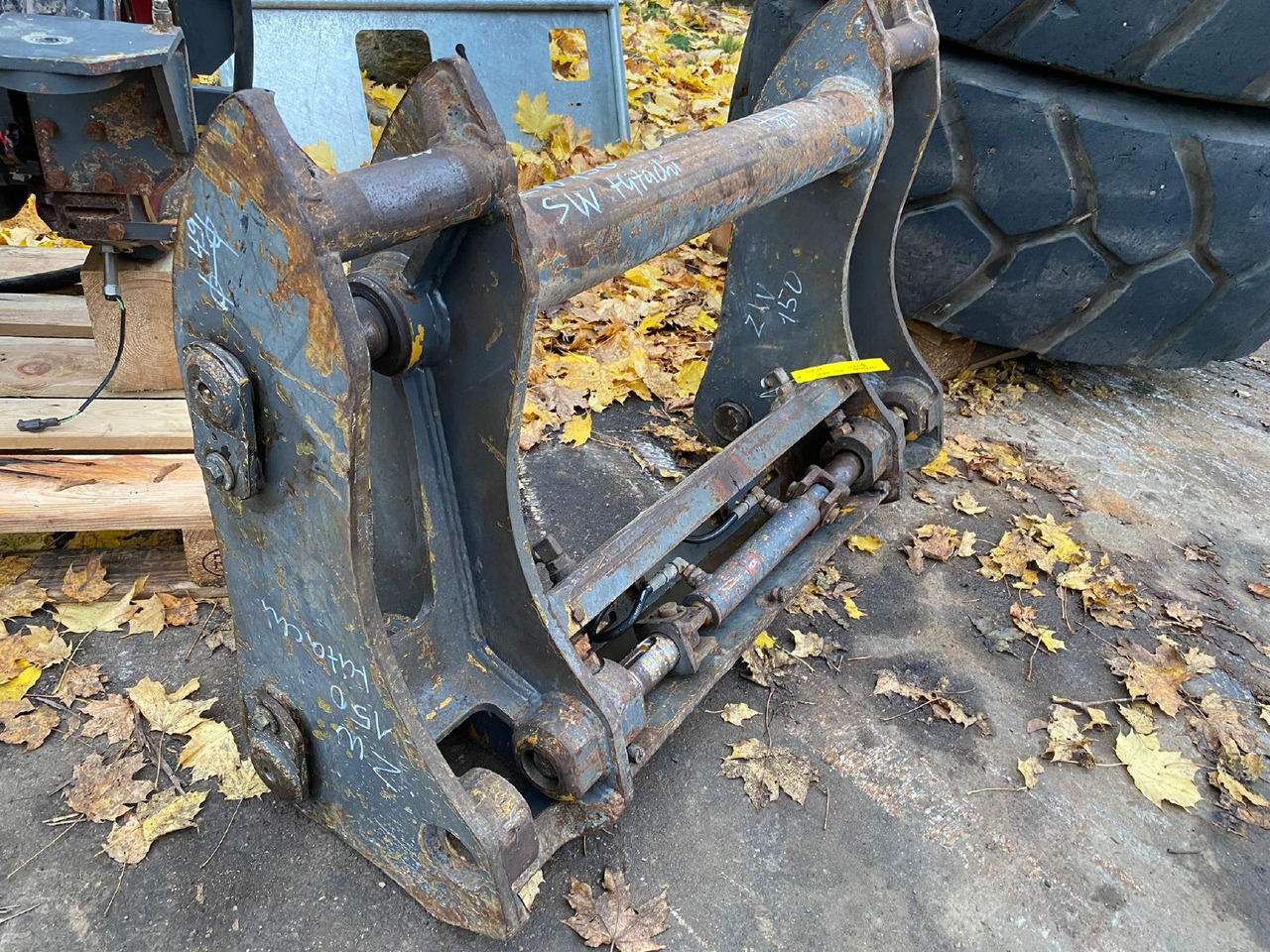 Hitachi ZW 150 - Hurtigkobling: bilde 1 Hitachi ZW 150 - Hurtigkobling: bilde 1