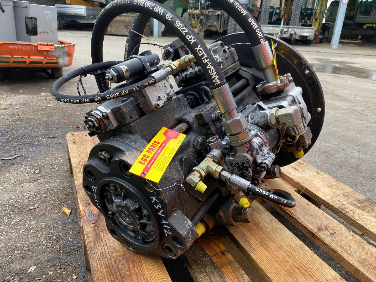 Kawasaki K3V112 aus Fiat Kobelco E 215 - Hydraulisk pumpe for Bygg og anlegg: bilde 2 Kawasaki K3V112 aus Fiat Kobelco E 215 - Hydraulisk pumpe for Bygg og anlegg: bilde 2